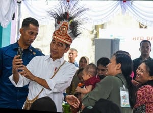 Presiden Joko Widodo Tinjau Acara Vaksin Nasional di Papua