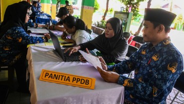 DPRD Semprot Disdik DKI Soal Mekanisme Rekrutmen Guru Honorer