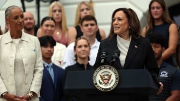 Kamala Harris Kritik Habis Trump di Kampanye Perdana