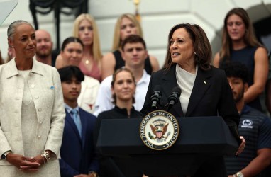 Kamala Harris Kritik Habis Trump di Kampanye Perdana