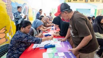 Bank DKI Salurkan Kartu Bansos (KLJ, KPDJ, KAJ) untuk Warga Jakarta, Cek Syaratnya!