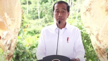 Jokowi Ngaku Belum Rapat soal Mobil dan Motor Wajib Asuransi 2025
