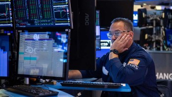 Wall Street Mixed, S&P 500 & Nasdaq Turun Kena Aksi Taking Profit Investor