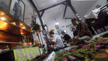 Ritual Jamasan Pusaka Bung Karno di Kediri