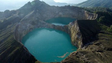 Gunung Kelimutu Berstatus Waspada Usai Temperatur Kawah Meningkat