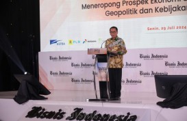 Bisnis Indonesia Midyear Challenges 2024: OJK Ungkap 20 Bank Terancam Tutup Tahun Ini