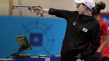 Gaya Santai dengan Kacamata Nyentrik, Atlet Menembak Korsel Disebut Mirip John Wick