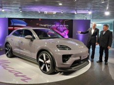 Mobil Elektrik Porsche Dijual Rp2,49 Miliar, Akselerasi 5,2 Detik ke 100 Km/Jam