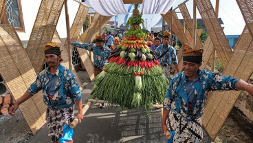 Kirab Tumpeng Lan Tampa Boyong Cacak