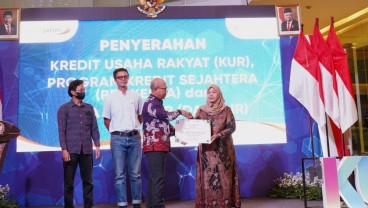 Bank Jatim Salurkan KUR saat UKM Expo