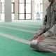 Bacaan Duduk di Antara Dua Sujud dan Artinya sesuai Sunnah