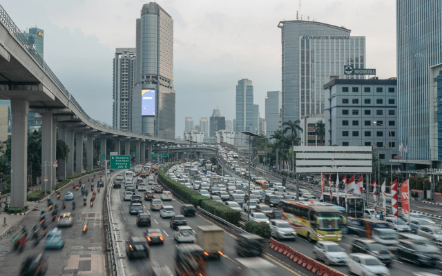 Konsumsi Masyarakat Melambat, Waktunya BI Pangkas Suku Bunga?