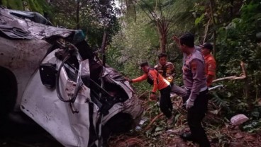Fortuner Terjun di Jurang Wonosobo, Empat Orang Tewas