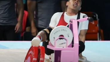 Eko Yuli Sempat Terjatuh saat Angkatan Clean and Jerk di Olimpiade Paris
