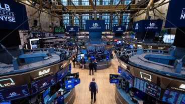 Wall Street Meletup-letup Tersengat Turunnya Klaim Pengangguran AS