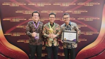 Bupati Bandung Raih Penghargaan Universal Health Coverage (UHC)