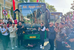 Bus Trans Jatim Rute Bunder Gresik ke Paciran Lamongan Beroperasi