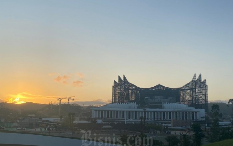 Suasana senja di Ibu Kota Negara di penghujung Juli 2024. - Bisnis / Akbar.