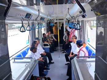 Intip Momen Presiden Jokowi Naik Trem Otonom di IKN