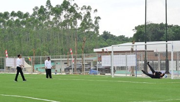Tinjau Pusat Pelatihan PSSI di IKN, Jokowi Sebut September Bisa Dipakai