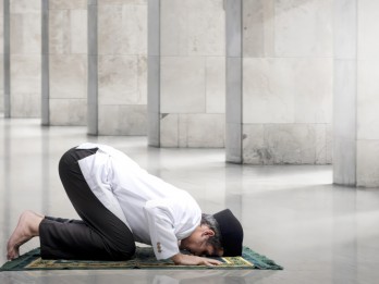 Tata Cara Sholat Taubat, Doa dan Artinya Lengkap