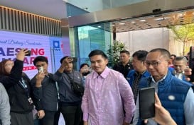 Lanjutkan Safari Politik, Kaesang Pangarep Sambangi Kantor DPP PAN dengan Kemeja Pink