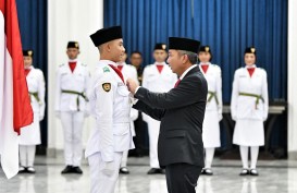 Bey Machmudin Kukuhkan 52 Paskibra Jabar 2024