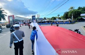 Pembentangan Bendera Merah Putih 12,77 Kilometer di Manokwari Raih Rekor Muri