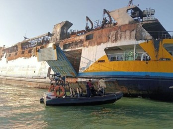 KNKT Mulai Selidiki Penyebab Kebakaran Kapal di Tanjung Emas