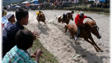 Tradisi Unik 17 Agustus-an di Berbagai Daerah