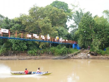 BRI Bantu Mobilitas dan Ekonomi Desa dengan Jembatan Gantung