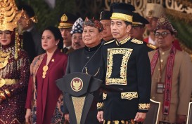 Berbaju Adat Kaltim dan Betawi, Jokowi-Prabowo Pimpin Upacara HUT ke-79 di IKN