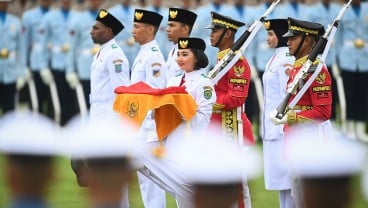 Maruf Amin dan Gibran Saksikan Upacara Penurunan Bendera Merah Putih dari Istana Merdeka