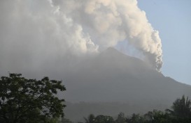 Gunung Lewotobi Laki-laki Erupsi Setinggi 1.500 Meter