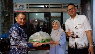 Aston Inn Pandanaran Semarang Bagikan Tumpeng Rayakan HUT Kemerdekaan RI