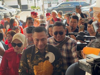 Rapat Pleno Paslon Independen, Dharma Pongrekun-Kun Wardana Tiba di KPU DKI Jakarta