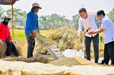 Ada Bantuan Pompanisasi, Bey Minta Petani di Jabar Majukan Musim Tanam