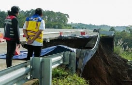 Jalan Lintas Riau-Sumbar di Kampar Amblas, Pengendara Disarankan Lewat Jalur Alternatif