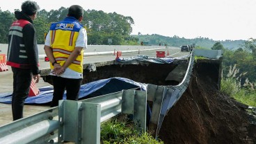 Jalan Lintas Riau-Sumbar di Kampar Amblas, Pengendara Disarankan Lewat Jalur Alternatif