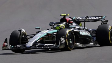 Ada di Posisi Enam, Hamilton Sudah Lempar Handuk Jadi Juara Dunia F1