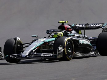 Ada di Posisi Enam, Hamilton Sudah Lempar Handuk Jadi Juara Dunia F1