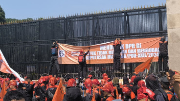 Ribuan Massa Padati Gerbang DPR RI: Buruh, Mahasiswa, dan Komika Tolak Revisi UU Pilkada