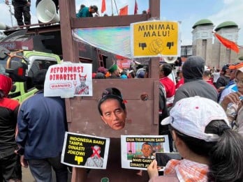 Berbagai Poster Kreatif di Demo #KawalPutusanMK, dari Dinasti Jokowi hingga Diminta Tahu Malu