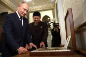 Video Putin Cium Alquran saat Kunjungi Chechnya Viral di Medsos