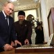 Video Putin Cium Alquran saat Kunjungi Chechnya Viral di Medsos