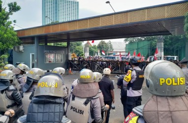 Massa Pendemo Jebol Pagar di Gerbang Pancasila Kompleks DPR