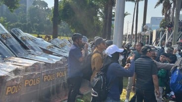 Pagar DPR Dijebol, Polisi Halau Massa Demo RUU Pilkada Masuk Kawasan Kompleks