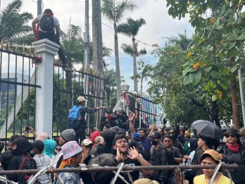 Gedung Dikepung Massa, DPR Batal Gelar Rapat Pansus Haji 2024