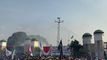 Update Demonstrasi di DPR: Pasukan Rantis Brimob Bersiap Bubarkan Massa Demo