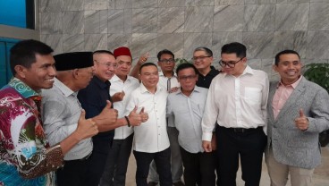 Momen Dasco Gerindra & Masinton PDIP Berpelukan Usai RUU Pilkada Batal Disahkan